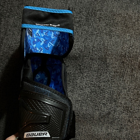 Bauer X large intermediate elbow ads barely worn because they are too big. - Picture 3 of 3